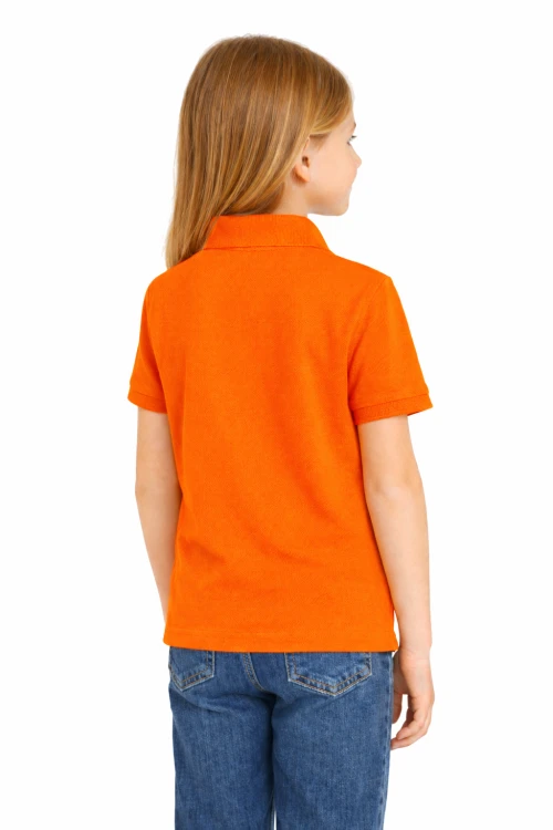 Koszulka polo dziecięca dla chłopca i dziewczynki w wieku 3-14 lat pomarańczowa widok z tyłu dziewczynka.png