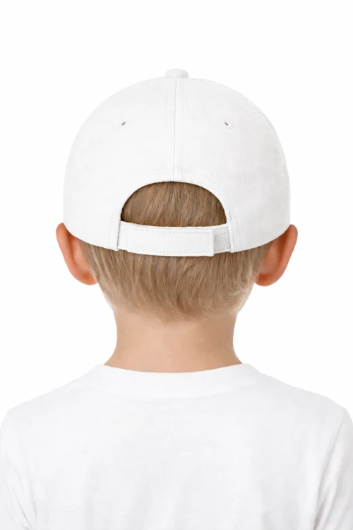 Czapka dziecięca dla chłopca i dziewczynki zapinana na rzep 290g z wywietrznikami biała tył.png