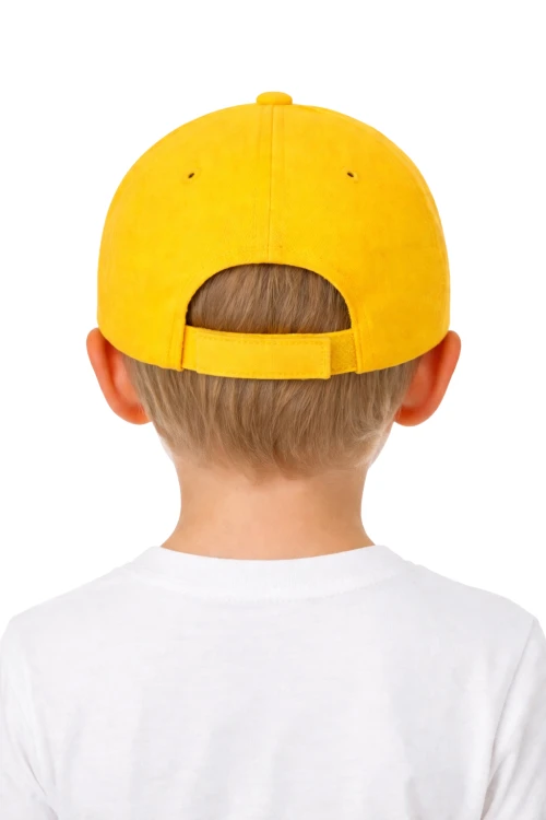 Czapka dziecięca dla chłopca i dziewczynki zapinana na rzep 290g z wywietrznikami żółta tył.png