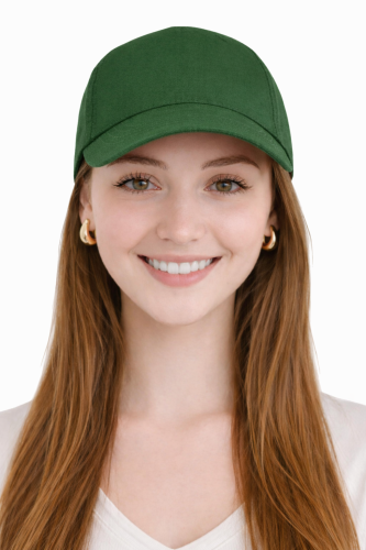 Czapka z twardym daszkiem kolor zielona butelka widok z przodu.png