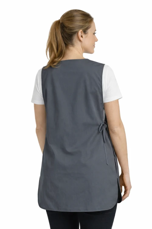 Fartuszek kuchenny wkładany przez głowę zawiązywany z boku z podwójną kieszenią kolor szary widok z tyłu.png