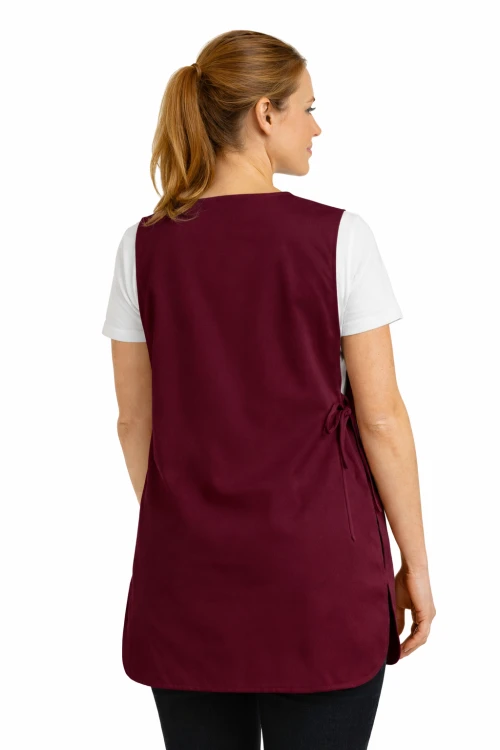 Fartuszek kuchenny wkładany przez głowę zawiązywany z boku z podwójną kieszenią kolor bordowy widok z tyłu.png