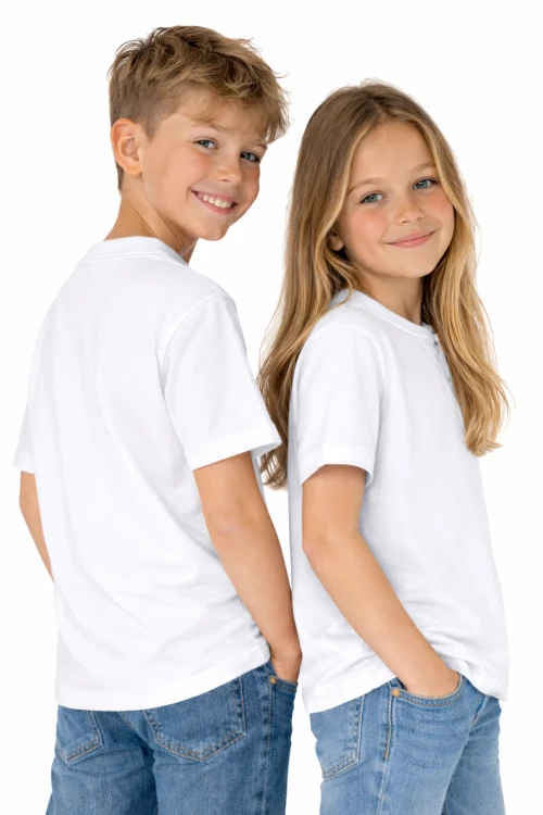 T-shirt dziecięcy dla chłopca i dziewczynki kolor biały widok z boku.png