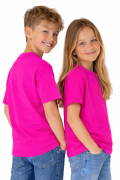 T-shirt dziecięcy dla chłopca i dziewczynki kolor fuksja widok z boku.png